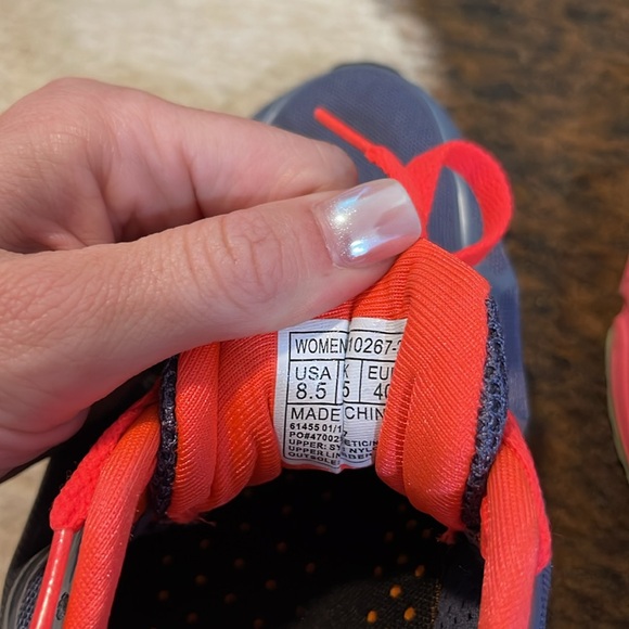 Saucony running shoe - Picture 4 of 4